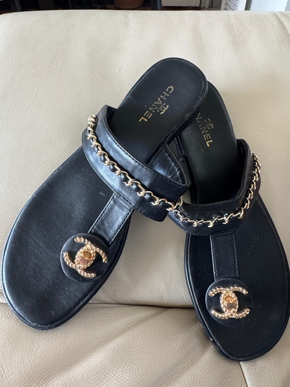 Black Leather Chain-Trim Toe-Post Sandals with Gold Medallion